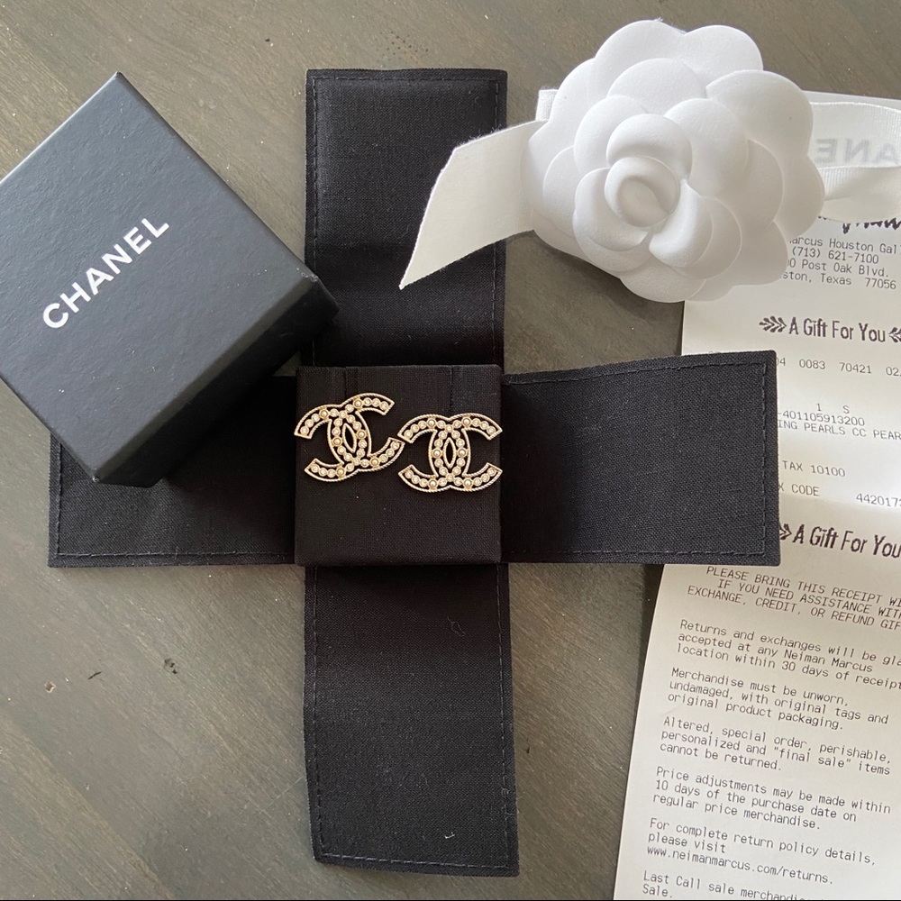 NEW 2020 CHANEL CC CLASSIC STUDS EARRINGS GOLD